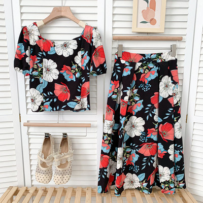 Set de dama model nou cu model floral de bluza si fusta