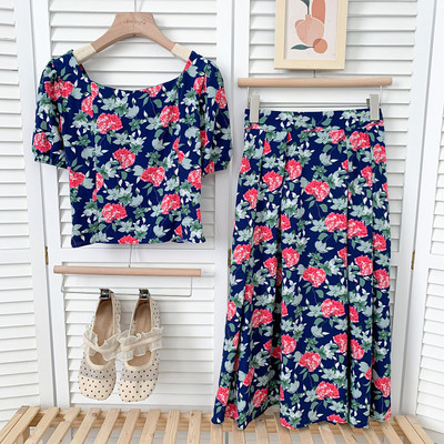 Set de dama model nou cu model floral de bluza si fusta