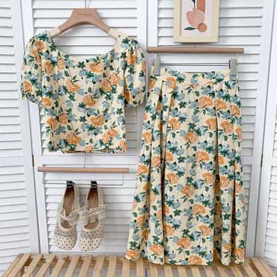 Set de dama model nou cu model floral de bluza si fusta