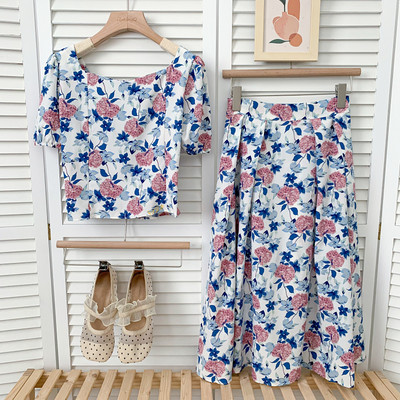 Set de dama model nou cu model floral de bluza si fusta