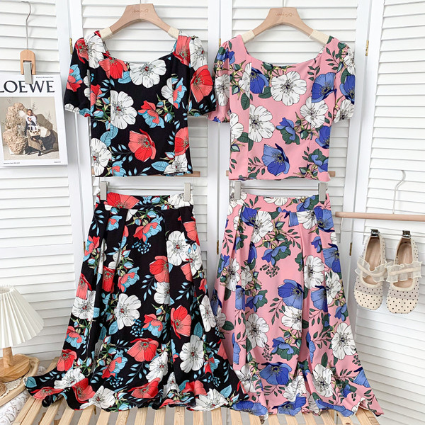 Set de dama model nou cu model floral de bluza si fusta