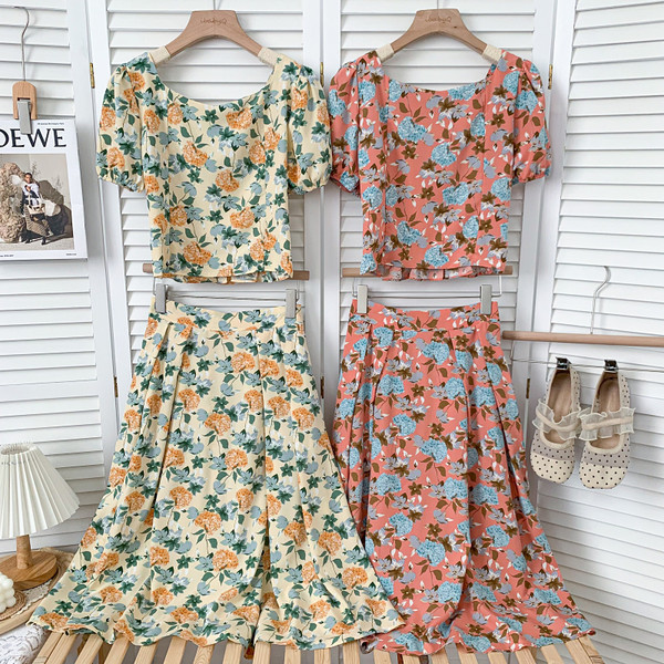 Set de dama model nou cu model floral de bluza si fusta