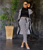 Svītrains sieviešu jakas un bikšu komplekts