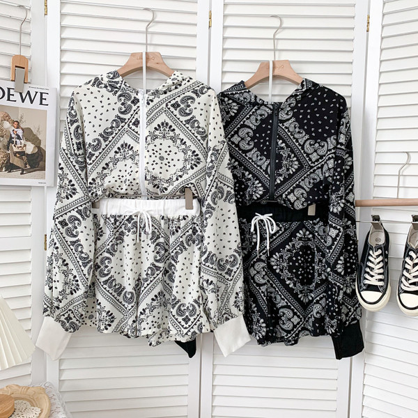 Set modern pentru femei din două părți - alb și negru