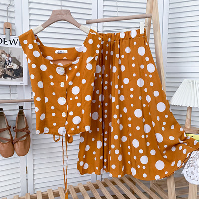 Moderns sieviešu komplekts vairākās punktu krāsās