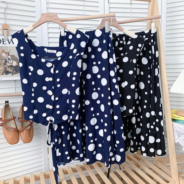 Moderns sieviešu komplekts vairākās punktu krāsās