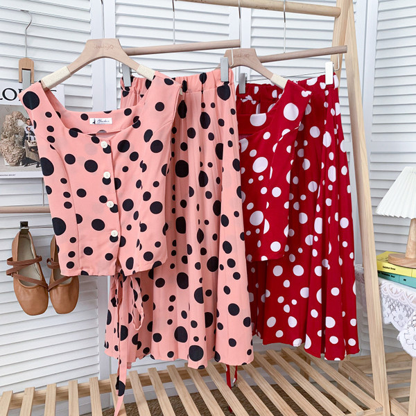 Moderns sieviešu komplekts vairākās punktu krāsās