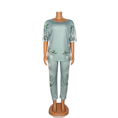 Sieviešu komplekts ar ziedu rakstu bikses un blūze