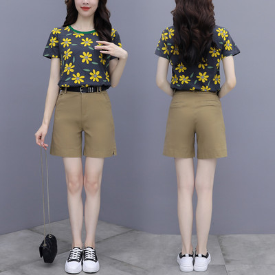 Novi model ženskog kompleta dvodijelne majice s cvjetnim uzorkom i kratkih hlačica