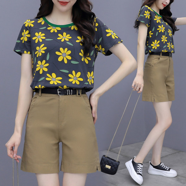 Novi model ženskog kompleta dvodijelne majice s cvjetnim uzorkom i kratkih hlačica