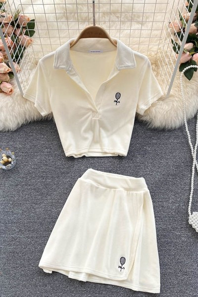 Sieviešu komplekts no divām daļām baltā krāsā