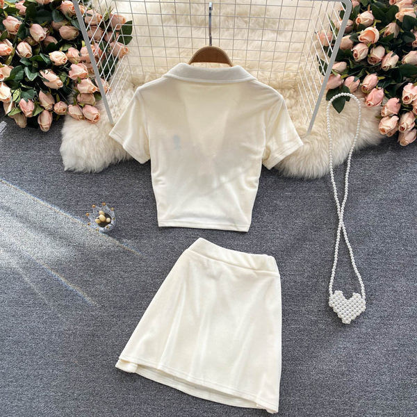 Sieviešu komplekts no divām daļām baltā krāsā