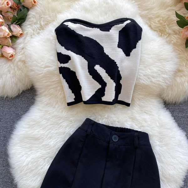 Novi model ženskog kompleta iz dva dijela u crnoj boji