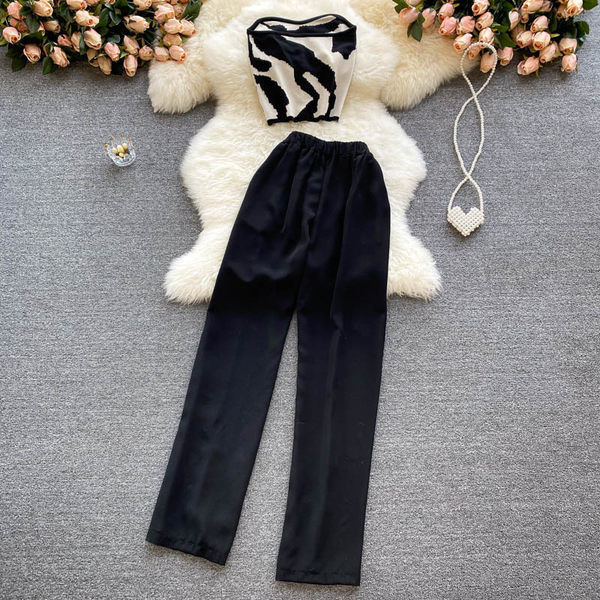 Novi model ženskog kompleta iz dva dijela u crnoj boji