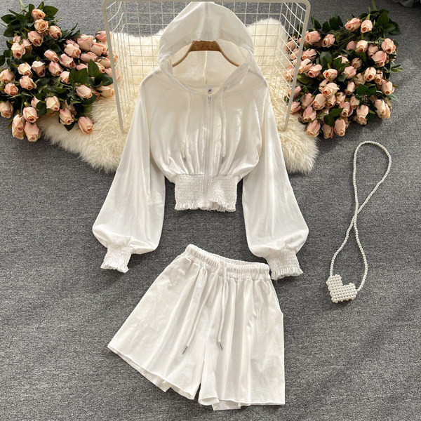 Sieviešu ikdienas komplekts ar saitēm un kapuci četrās krāsās