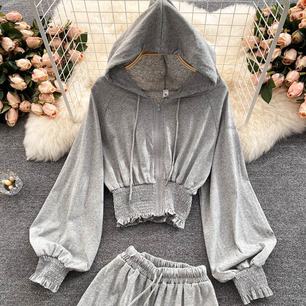 Sieviešu ikdienas komplekts ar saitēm un kapuci četrās krāsās