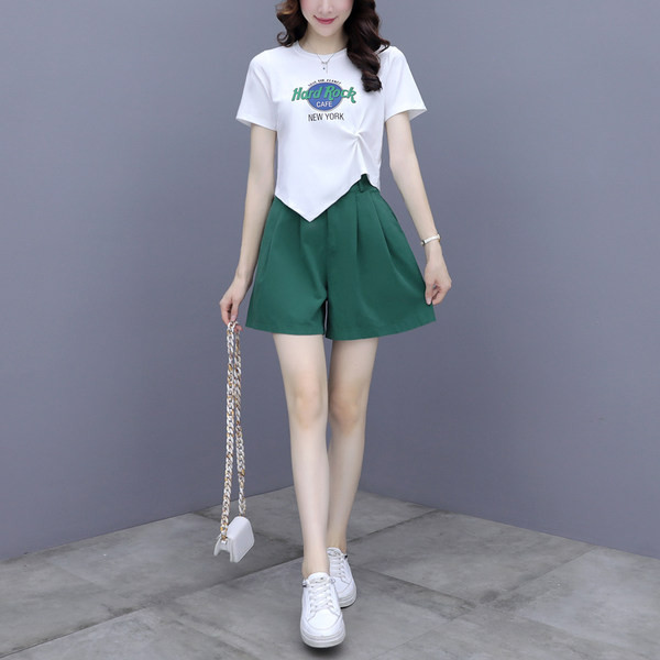 Set casual dama de tricou si pantaloni scurti asimetrici