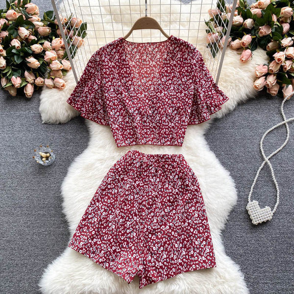 Set de culori pentru femei cu model floral în roșu