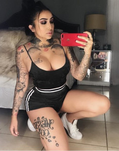 Sieviešu šortu un krūtiņu komplekts ar apmali