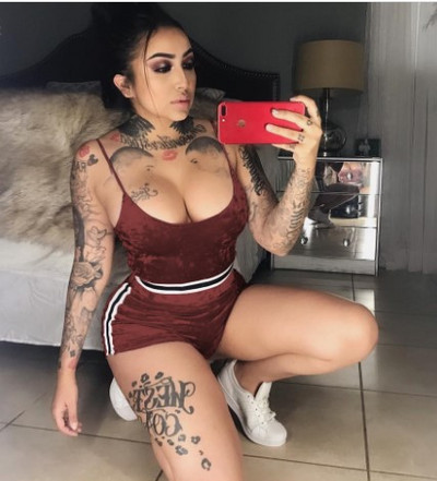 Sieviešu šortu un krūtiņu komplekts ar apmali