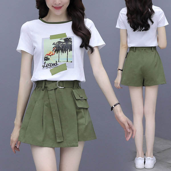 Moderan ženski komplet od dva dijela suknja-hlače i majica