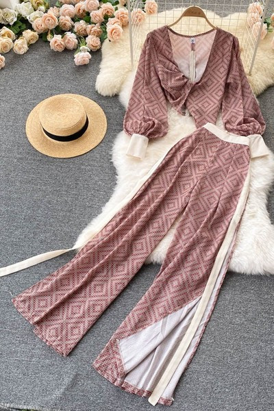 Elegantni ženski set u ružičastoj boji