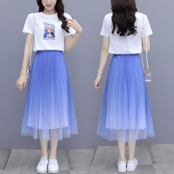 Novi model ženskog kompleta iz dva dijela majice s printom i suknje