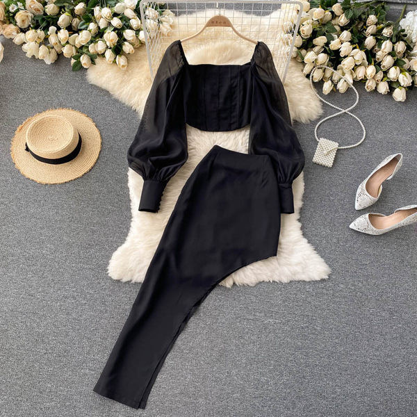 Elegantni ženski kompleti u bijeloj i crnoj boji