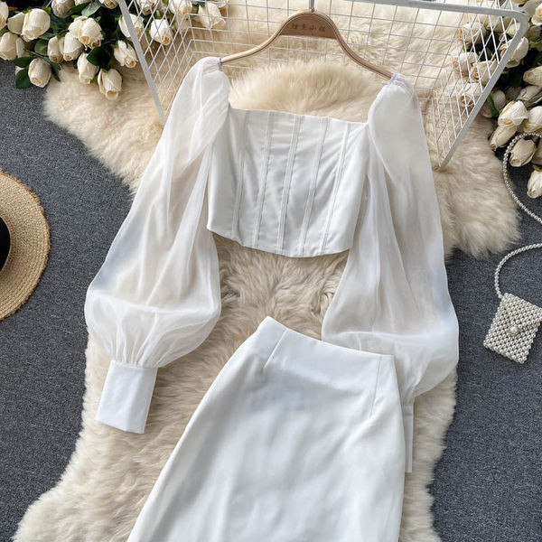 Elegantni ženski kompleti u bijeloj i crnoj boji