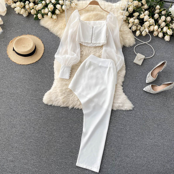 Elegantni ženski kompleti u bijeloj i crnoj boji