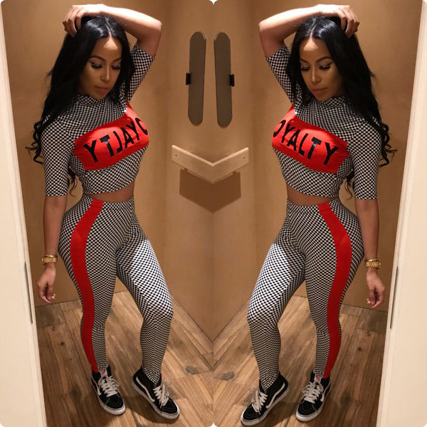 Sieviešu legingu komplekts un īsa blūze ar uzrakstu