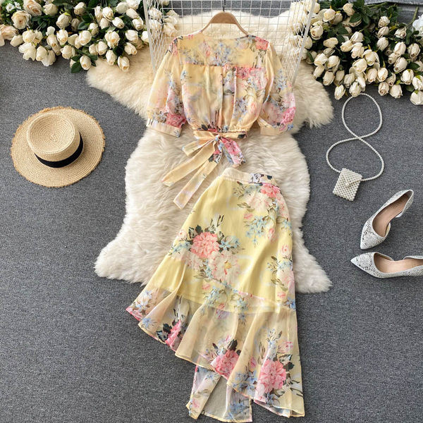 Set dama in galben cu model floral