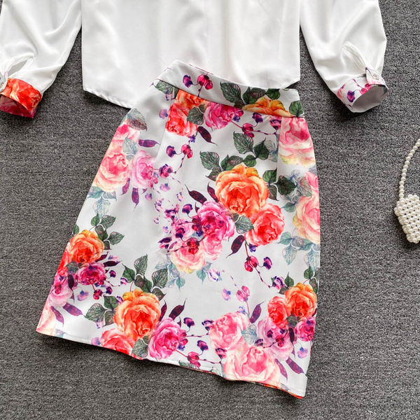 Jauna modeļa sieviešu komplekts ar ziedu rakstu - divas daļas