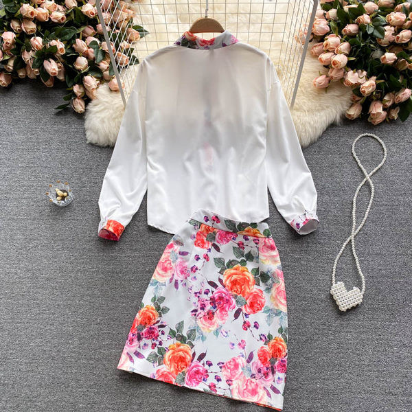 Jauna modeļa sieviešu komplekts ar ziedu rakstu - divas daļas