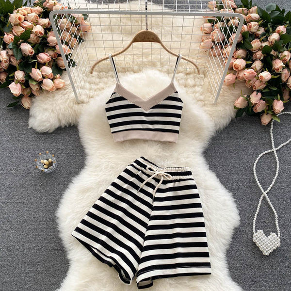 Set dama in dungi cu cravate si bretele subtiri