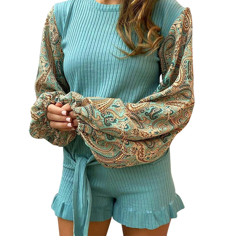 Set de pantaloni scurti de damă elegant și o bluză cu mâneci largi