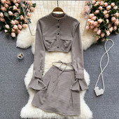 Sieviešu rūtu komplekts ar pogām un garām piedurknēm