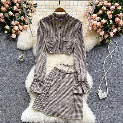 Sieviešu rūtu komplekts ar pogām un garām piedurknēm