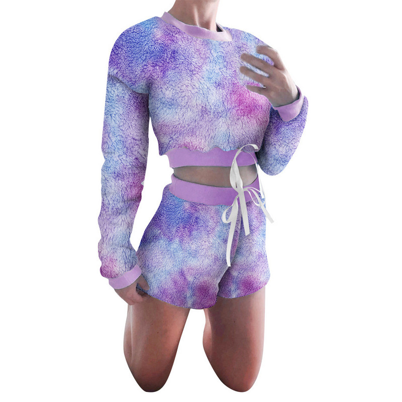 Sieviešu šortu un īsas blūzes komplekts