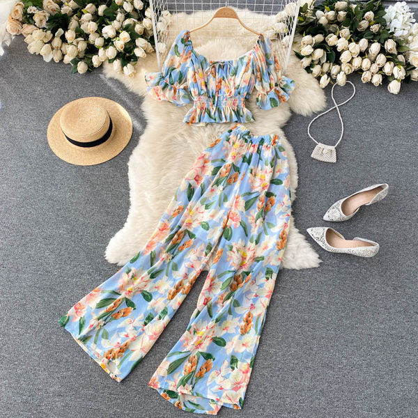 Sieviešu ikdienas komplekts ar ziedu rakstu dažādās krāsās