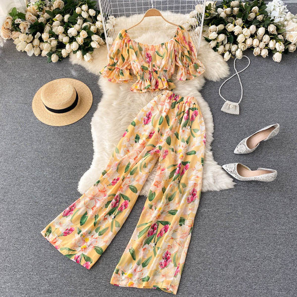 Sieviešu ikdienas komplekts ar ziedu rakstu dažādās krāsās