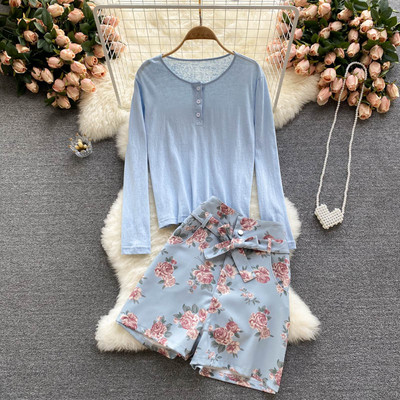 Sieviešu ikdienas komplekts ar ziedu rakstu zilā krāsā