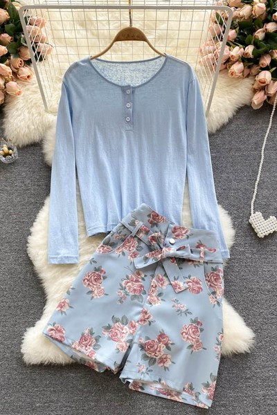 Sieviešu ikdienas komplekts ar ziedu rakstu zilā krāsā