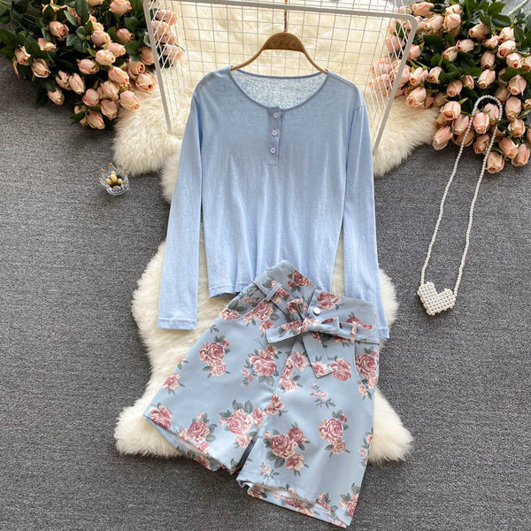 Sieviešu ikdienas komplekts ar ziedu rakstu zilā krāsā