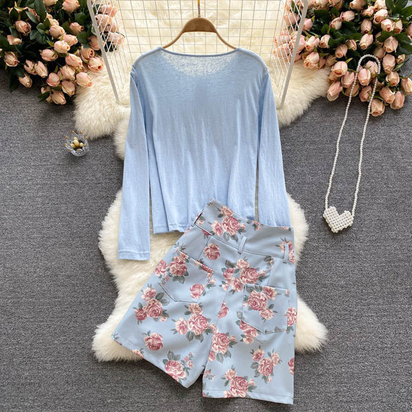 Sieviešu ikdienas komplekts ar ziedu rakstu zilā krāsā