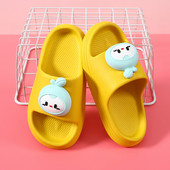 Ежедневни детски чехли с равна подметка и 3D елемент