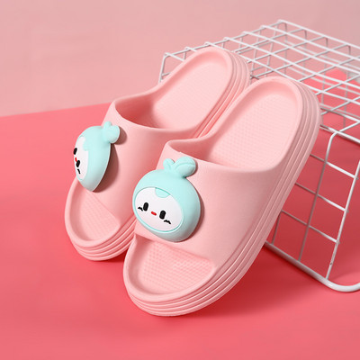 Ежедневни детски чехли с равна подметка и 3D елемент