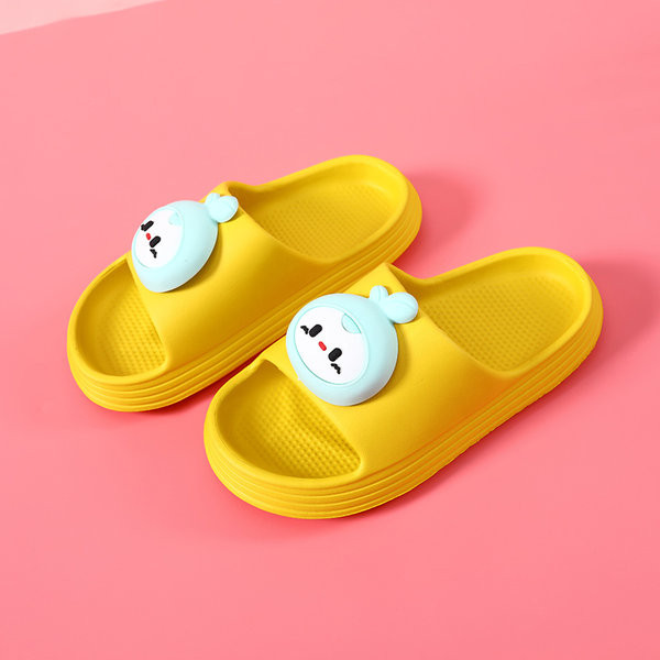 Ежедневни детски чехли с равна подметка и 3D елемент