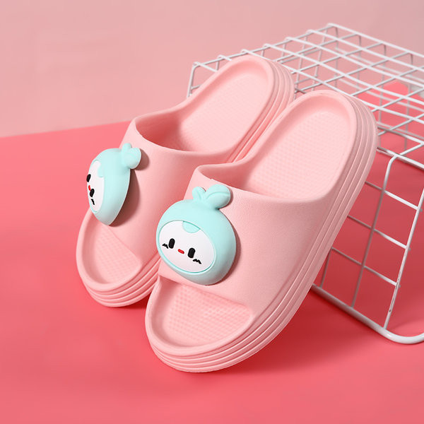 Ежедневни детски чехли с равна подметка и 3D елемент