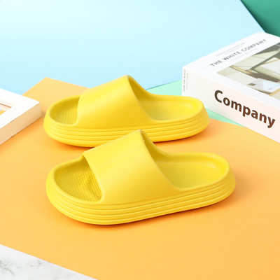 Vaikiškos guminės šlepetės su pandos aplikacijomis